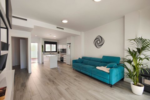 Продажа квартиры в Гуардамар-дель-Сегура, Аликанте, Испания 3 спальни, 84м2 №155510 - фото 9