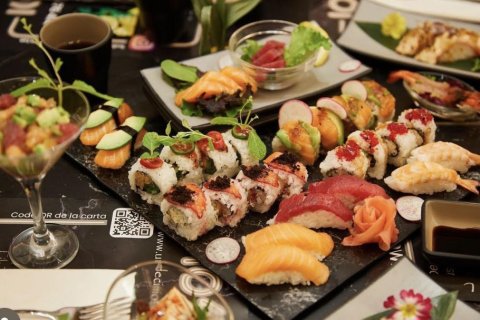 Commercial property à vendre à Barcelona, Espagne, 308 m2 No. 141073 - photo 1