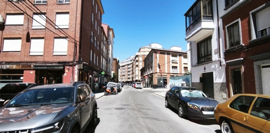 Liikekiinteistö Leon, Espanja 50 m2 No. 154312