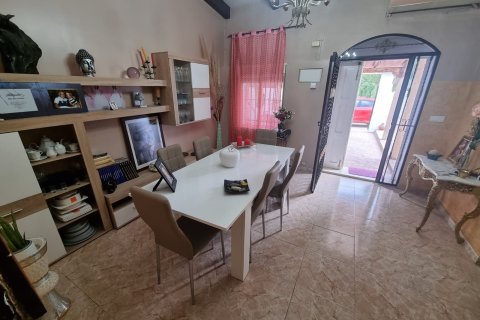 House for sale in Dolores, Alicante, Spain 3 bedrooms, 120 sq.m. No. 183618 - photo 6