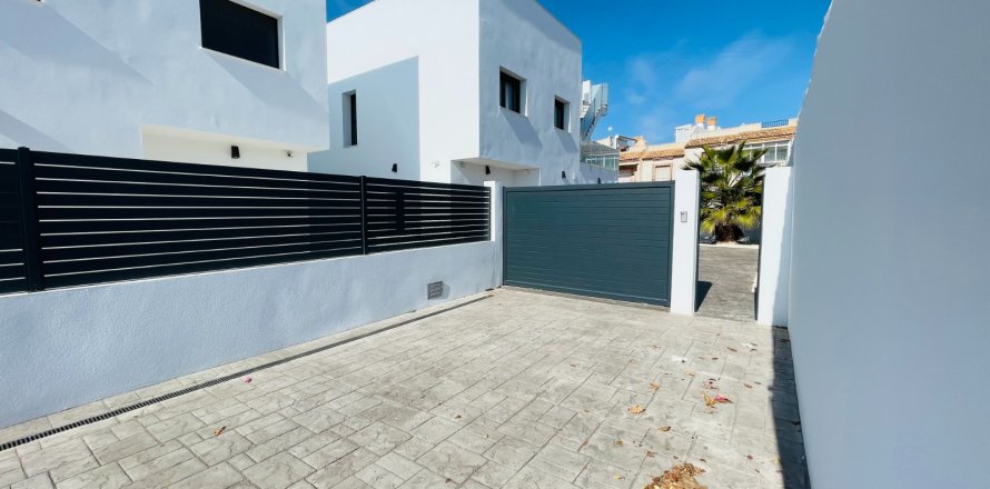 Сasa en Torrevieja, Alicante, España 5 dormitorios, 368 m2 No. 175498