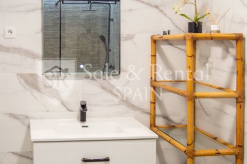 Apartment for sale in Blanes, Girona, Spain 2 bedrooms, 69 sq.m. No. 186221 - photo 22