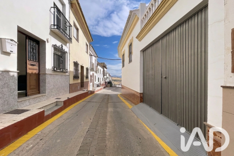 Casa adosada en venta en Teba, Málaga, España 4 dormitorios, 187 m2 No. 188268 - foto 2
