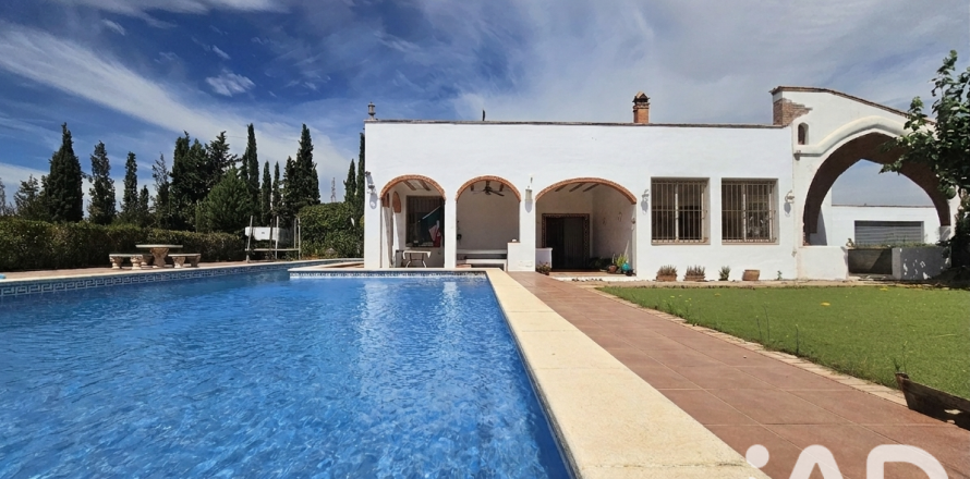 House à Montbrio del Camp, Tarragona, Espagne 5 chambres, 690 m2 No. 188265