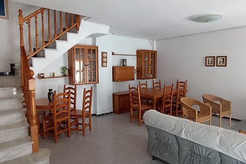 Apartamento en venta en Santa Pola, Alicante, España 5 dormitorios, 150 m2 No. 188474 - foto 2