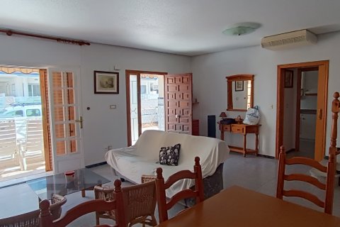 Apartamento en venta en Santa Pola, Alicante, España 5 dormitorios, 150 m2 No. 188474 - foto 3
