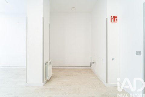 Commercial property à vendre à Madrid, Espagne, 188 m2 No. 188181 - photo 15