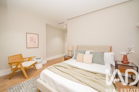 Huoneisto myytävänä Madrid, Espanja, 3 makuuhuonetta, 173 m2 No. 188184 - kuva 2