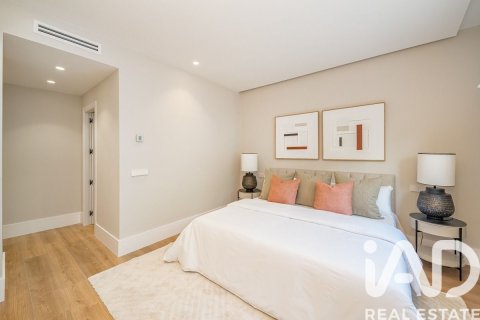 Huoneisto myytävänä Madrid, Espanja, 3 makuuhuonetta, 173 m2 No. 188184 - kuva 15
