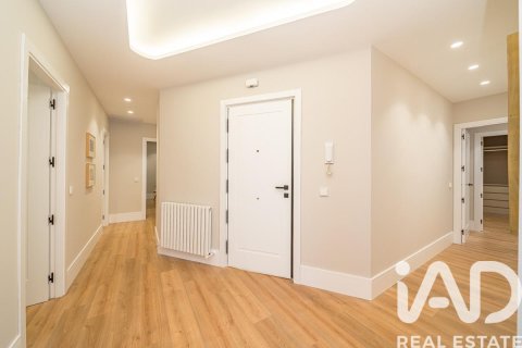 Huoneisto myytävänä Madrid, Espanja, 3 makuuhuonetta, 173 m2 No. 188184 - kuva 13