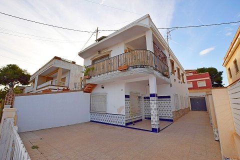Villa for sale Torre de la Horadada, Alicante, Spain 5 bedrooms, 125 sq.m. No. 111203 - photo 1