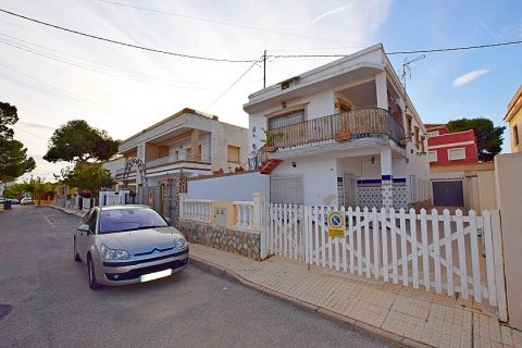 Villa for sale Torre de la Horadada, Alicante, Spain 5 bedrooms, 125 sq.m. No. 111203 - photo 3