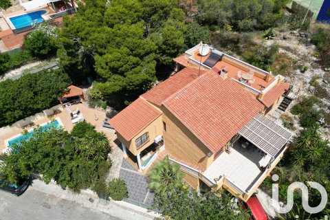 Hus till salu i El Campello, Alicante, Spanien 4 sovrum, 228 kvm. Nr. 153338 - foto 2