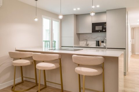 Apartment à vendre à Madrid, Espagne, 2 chambres, 120 m2 No. 165458 - photo 2