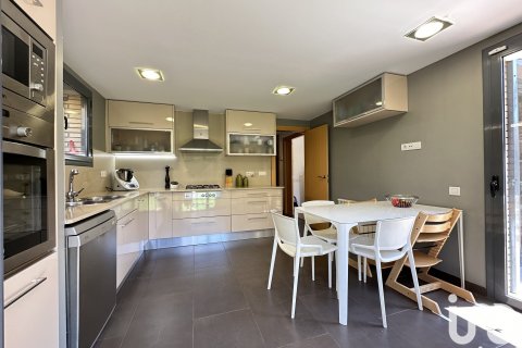 Dom w L'Ametlla Del Valles, Barcelona, Hiszpania 3 sypialnie, 245 mkw. nr 153949 – zdjęcie 22