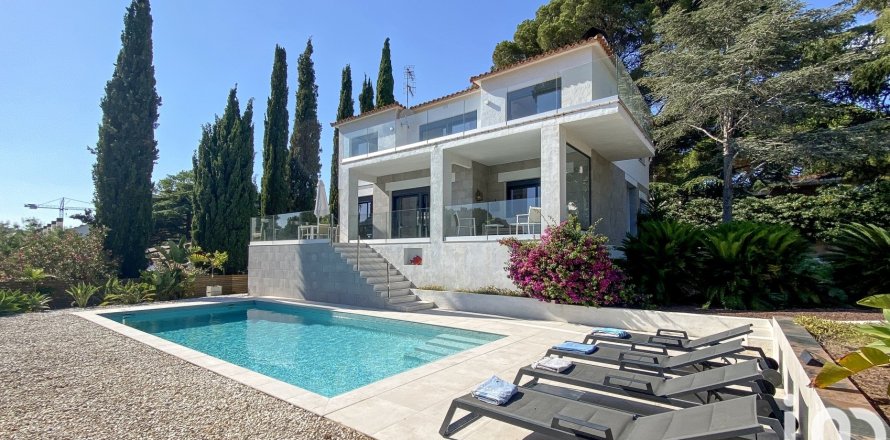 Дом в С'Агаро, Герона, Испания 4 спальни, 260м2 №153947