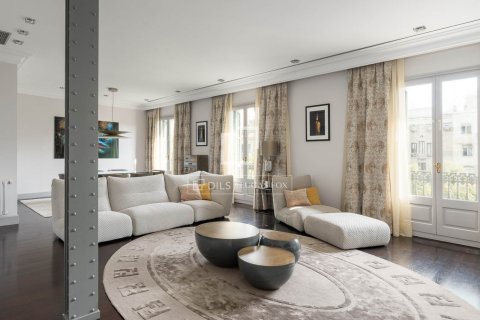 Wohnung zur Miete in Barcelona, Spanien 3 Schlafzimmer, 210 m2 Nr. 151038 - Foto 3