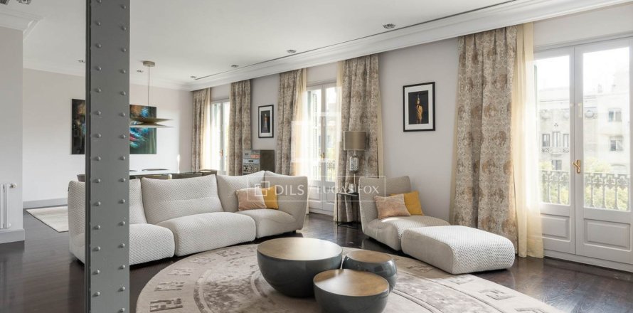 Apartamento en Barcelona, España 3 dormitorios, 210 m2 No. 151038