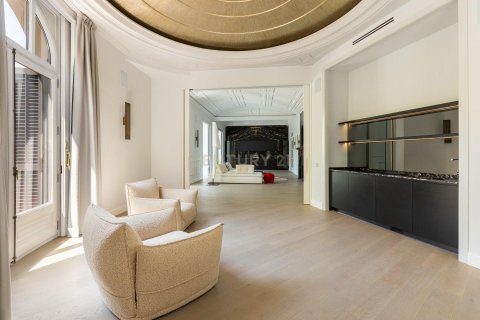 Apartment à vendre à Barcelona, Espagne, 5 chambres, 518 m2 No. 181315 - photo 2
