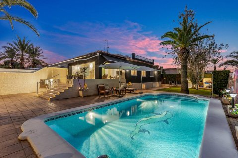 Villa for sale Torrevieja, Alicante, Spain 4 bedrooms, 212 sq.m. No. 133111 - photo 22