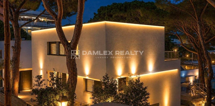 Villa in Platja D'aro, Girona, Spanien 5 Schlafzimmer, 214 m2 Nr. 193229