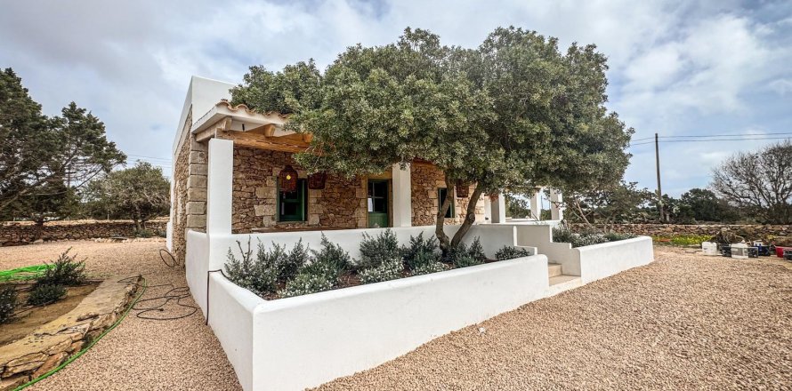 Villa in Formentera, Spain 3 bedrooms, 150 sq.m. No. 180548
