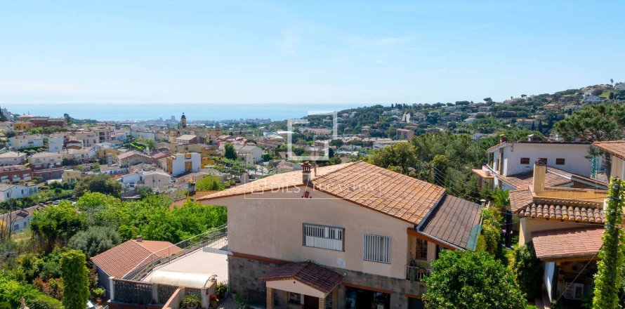 Villa a Cabrils, Barcelona, Spagna 7 camere da letto, 398 mq. N° 166334