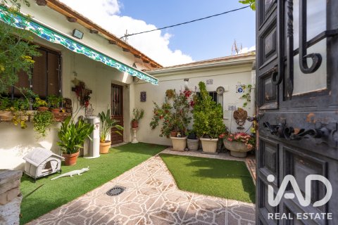Land plot à vendre à Madrid, Espagne, 407 m2 No. 187682 - photo 2