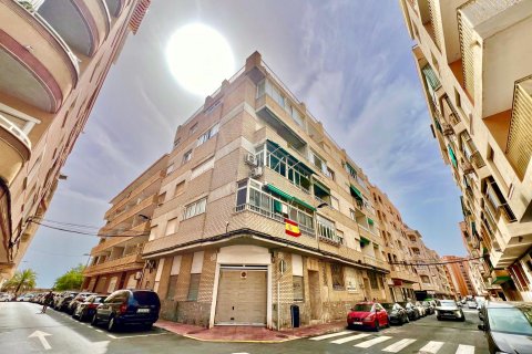 Apartament w Torrevieja, Alicante, Hiszpania 2 sypialnie, 77 mkw. nr 183114 – zdjęcie 3