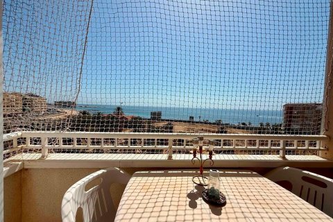 Apartamento en venta en Torrevieja, Alicante, España 2 dormitorios, 64 m2 No. 183112 - foto 2