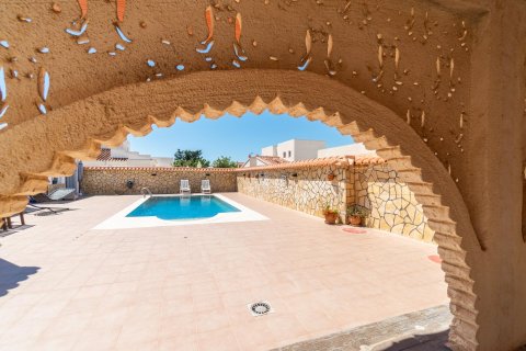 Huvila myytävänä Torrevieja, Alicante, Espanja, 4 makuuhuonetta, 159 m2 No. 189434 - kuva 28