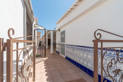 Huvila myytävänä Torrevieja, Alicante, Espanja, 4 makuuhuonetta, 159 m2 No. 189434 - kuva 30