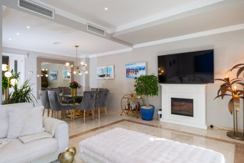 Townhouse for sale Marbella, Malaga, Spain 5 bedrooms, 276.93 sq.m. No. 107965 - photo 8