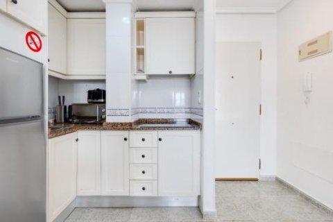 Huoneisto myytävänä Torrevieja, Alicante, Espanja, 2 makuuhuonetta, 56 m2 No. 192269 - kuva 2