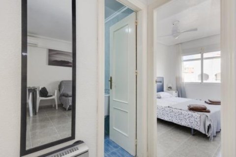 Huoneisto myytävänä Torrevieja, Alicante, Espanja, 2 makuuhuonetta, 56 m2 No. 192269 - kuva 4