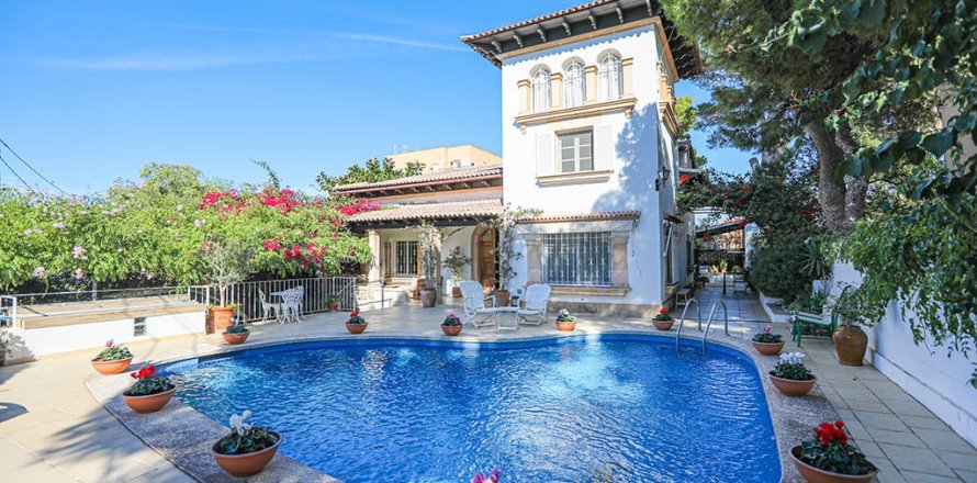 Villa i Mallorca, Spanien 6 sovrum, 294 kvm. Nr. 147942