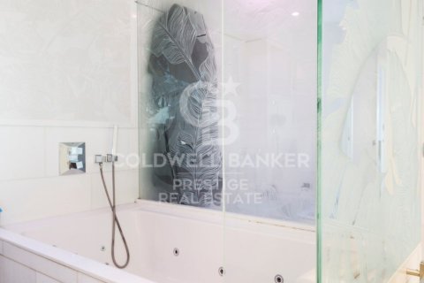 Takvåning till salu i Barcelona, Spanien 2 sovrum, 135 kvm. Nr. 160398 - foto 13