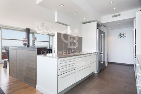 Takvåning till salu i Barcelona, Spanien 2 sovrum, 135 kvm. Nr. 160398 - foto 16