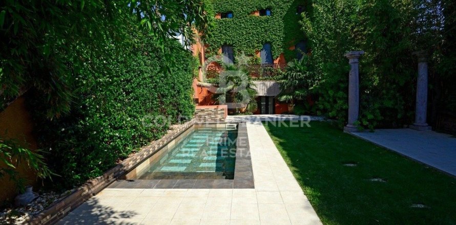 Kaupunkipientalo Palafrugell, Girona, Espanja 3 makuuhuonetta, 365 m2 No. 160402