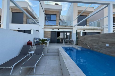 Hus till salu Rojales, Alicante, Spanien 3 sovrum, 201 kvm. Nr. 112871 - foto 1