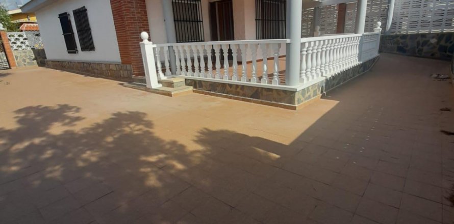 Villa Torrevieja, Alicante, Spain 4 bedrooms, 1 sq.m. No. 112928
