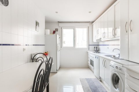 Apartment for rent Madrid, Spain 3 bedrooms, 150 sq.m. No. 117644 - photo 6