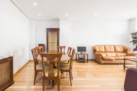 Apartment for rent Madrid, Spain 3 bedrooms, 150 sq.m. No. 117644 - photo 3