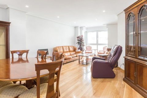 Apartment for rent Madrid, Spain 3 bedrooms, 150 sq.m. No. 117644 - photo 2