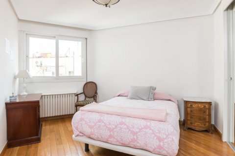 Apartment for rent Madrid, Spain 3 bedrooms, 150 sq.m. No. 117644 - photo 10