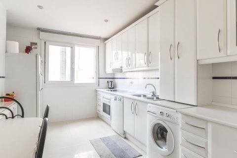Apartment for rent Madrid, Spain 3 bedrooms, 150 sq.m. No. 117644 - photo 5