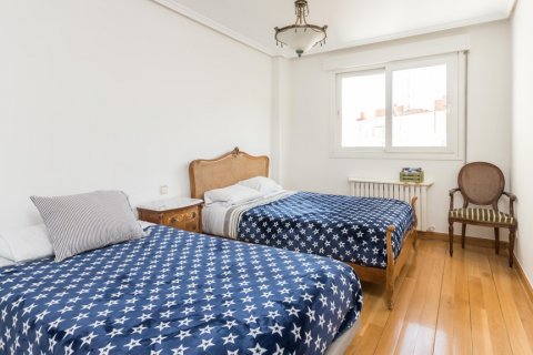 Apartment for rent Madrid, Spain 3 bedrooms, 150 sq.m. No. 117644 - photo 8