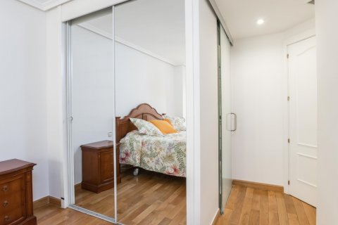 Apartment for rent Madrid, Spain 3 bedrooms, 150 sq.m. No. 117644 - photo 21