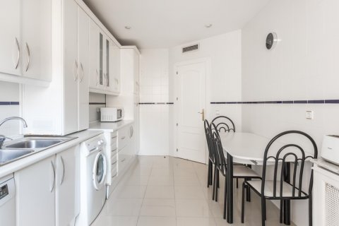 Apartment for rent Madrid, Spain 3 bedrooms, 150 sq.m. No. 117644 - photo 7
