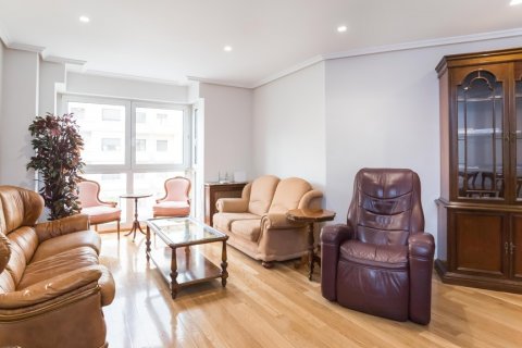 Apartment for rent Madrid, Spain 3 bedrooms, 150 sq.m. No. 117644 - photo 1